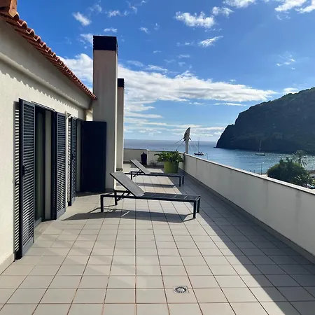 Beachfront Penthouse With Panoramic Ocean-view Terrace Vip Baia Apartman *