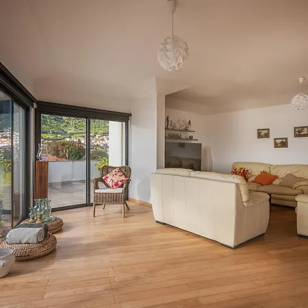 Beachfront Penthouse With Panoramic Ocean-View Terrace Vip Baia *