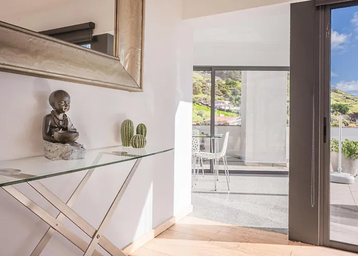 Beachfront Penthouse With Panoramic Ocean-view Terrace Vip Baia