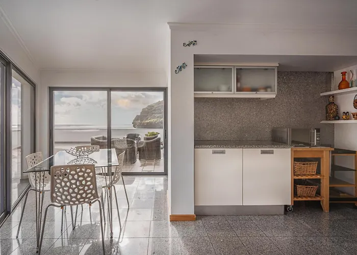 Beachfront Penthouse With Panoramic Ocean-view Terrace Vip Baia Machico (Madeira)