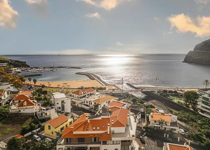 Beachfront Penthouse With Panoramic Ocean-view Terrace Vip Baia Machico (Madeira)