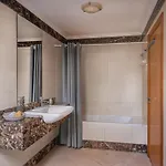 Beachfront Penthouse With Panoramic Ocean-view Terrace Vip Baia Appartement *