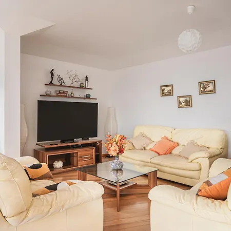 Beachfront Penthouse With Panoramic Ocean-view Terrace Vip Baia