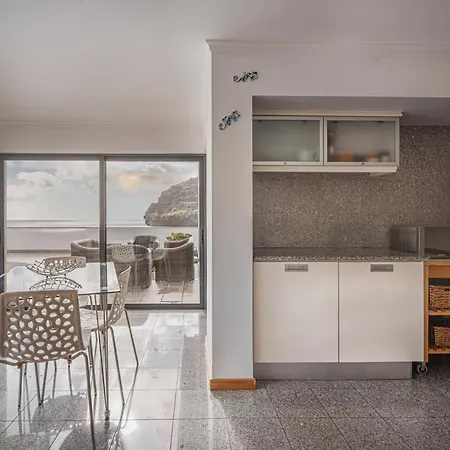 Beachfront Penthouse With Panoramic Ocean-view Terrace Vip Baia Machico (Madeira)