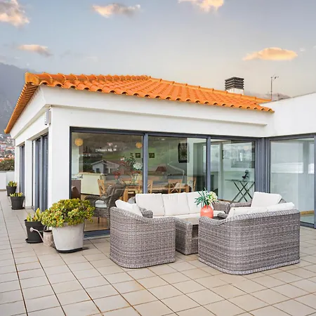 Beachfront Penthouse With Panoramic Ocean-view Terrace Vip Baia