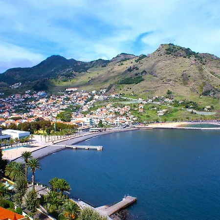 Beachfront Penthouse With Panoramic Ocean-View Terrace Vip Baia Machico (Madeira)
