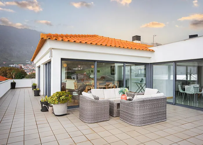 Beachfront Penthouse With Panoramic Ocean-view Terrace Vip Baia