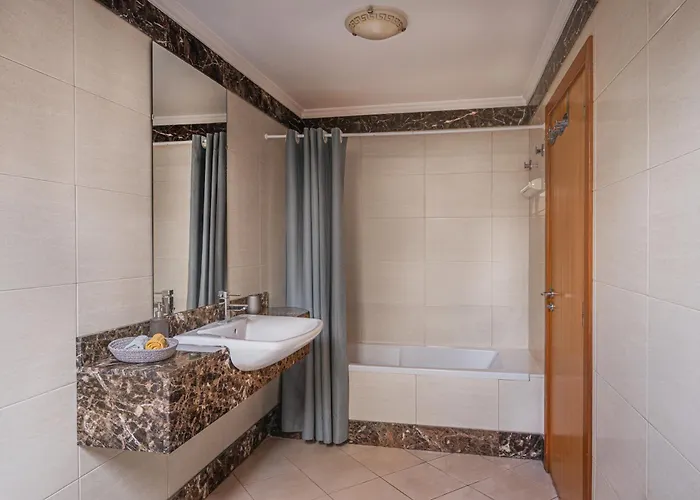 Beachfront Penthouse With Panoramic Ocean-view Terrace Vip Baia Apartamento *